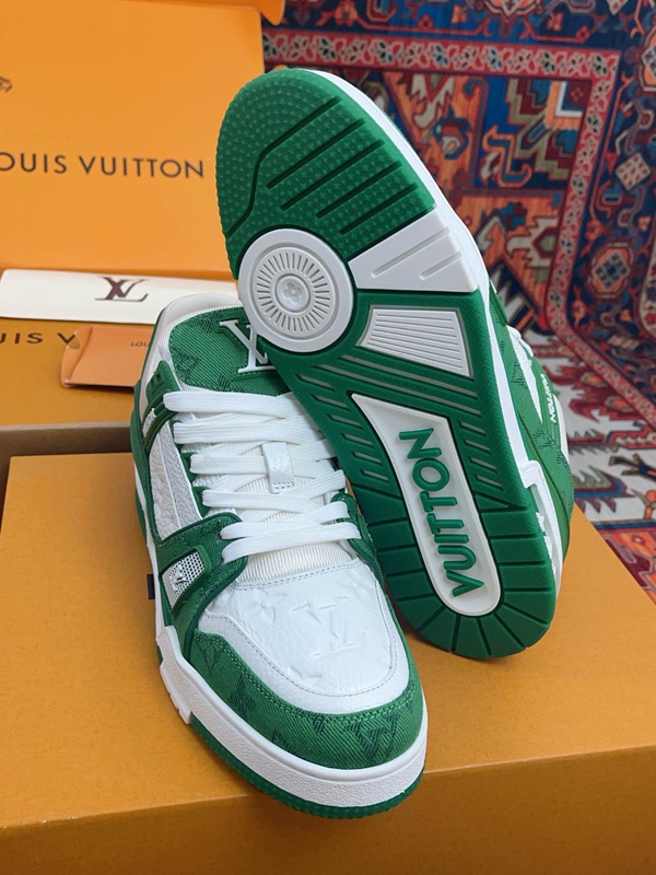 ルイヴィトン靴着用イメージ